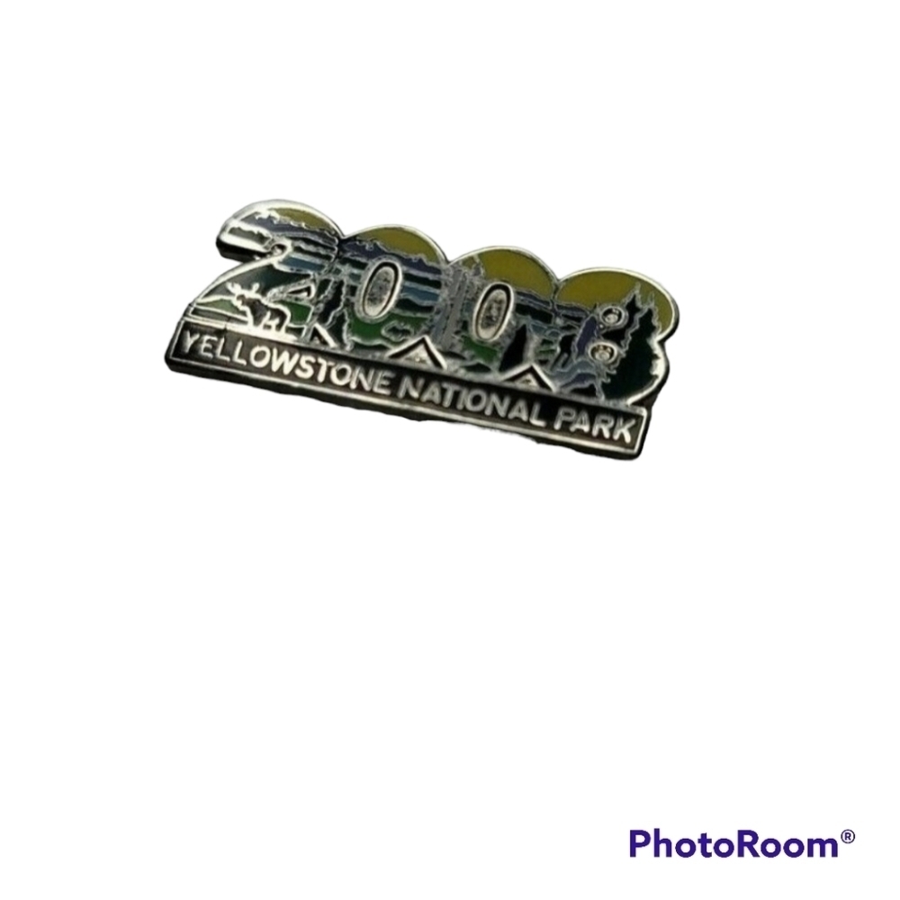 2008 Yellowstone National Park Travel Lapel‎ Hat Tie  PIN (p40)